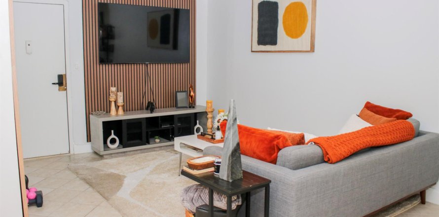 Condominio en Sunny Isles Beach, Florida, 1 dormitorio № 2393378