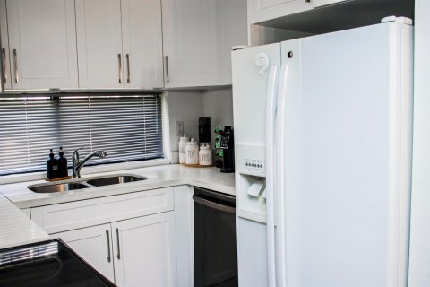 Condominio en alquiler en Sunny Isles Beach, Florida, 1 dormitorio, 59.46 m2 № 2393378 - foto 11