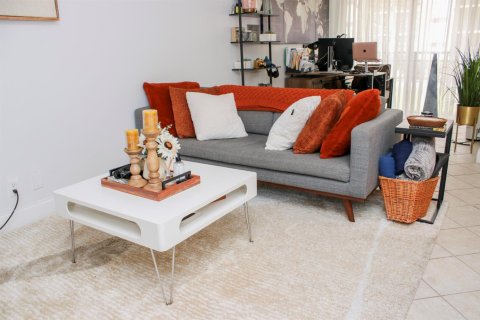 Condominio en alquiler en Sunny Isles Beach, Florida, 1 dormitorio, 59.46 m2 № 2393378 - foto 4