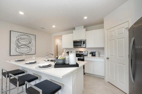 Villa ou maison à vendre à Palm Bay, Floride: 4 chambres, 169.83 m2 № 2398870 - photo 4