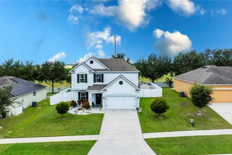 House in Dundee, Florida 3 bedrooms, 208.29 sq.m. № 2298682