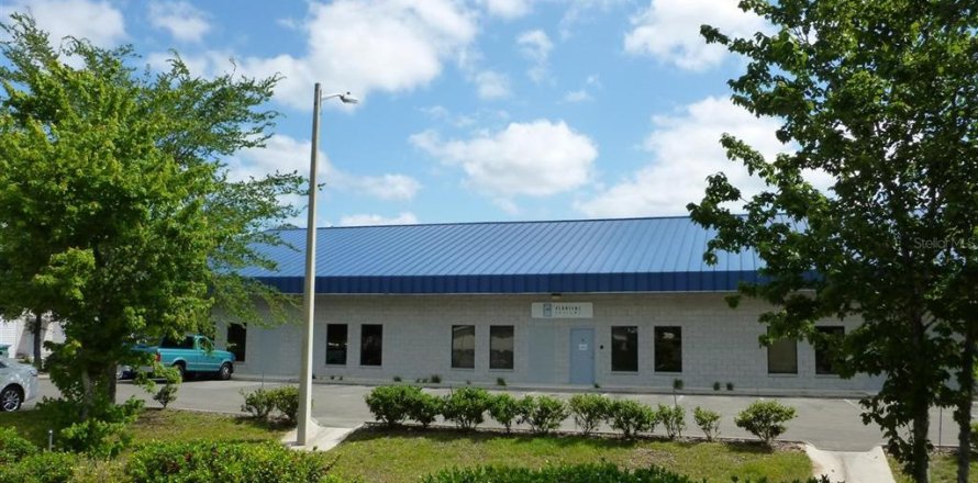 Immobilier commercial à Gainesville, Floride 92.9 m2 № 2302351
