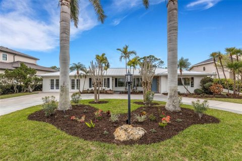House in Venice, Florida 5 bedrooms, 323.49 sq.m. № 2104840