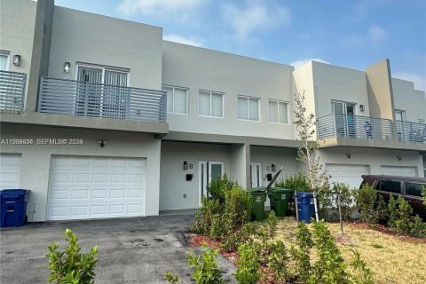 Townhouse in Hallandale Beach, Florida 3 bedrooms, 139.35 sq.m. № 1997010 - photo 2