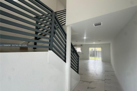 Townhouse in Hallandale Beach, Florida 3 bedrooms, 139.35 sq.m. № 1997010 - photo 3