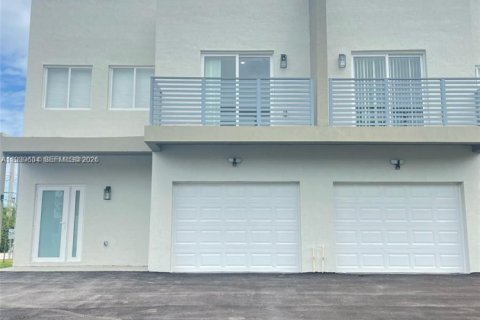 Townhouse in Hallandale Beach, Florida 3 bedrooms, 139.35 sq.m. № 1997010