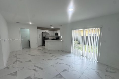 Townhouse in Hallandale Beach, Florida 3 bedrooms, 139.35 sq.m. № 1997010 - photo 7