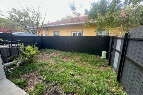 Townhouse in Hallandale Beach, Florida 3 bedrooms, 139.35 sq.m. № 1997010 - photo 16