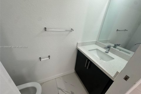 Townhouse in Hallandale Beach, Florida 3 bedrooms, 139.35 sq.m. № 1997010 - photo 15