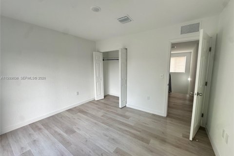 Townhouse in Hallandale Beach, Florida 3 bedrooms, 139.35 sq.m. № 1997010 - photo 18