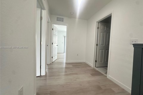 Townhouse in Hallandale Beach, Florida 3 bedrooms, 139.35 sq.m. № 1997010 - photo 21