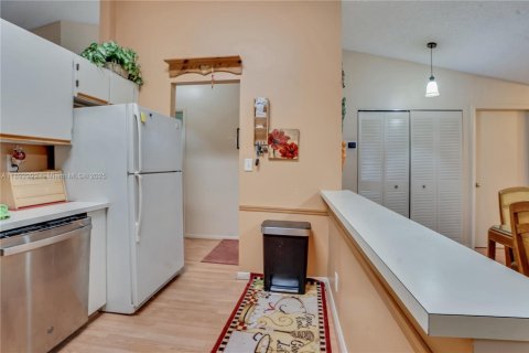 Купить виллу или дом в Тамарак, Флорида 2 спальни, 111.67м2, № 1946737 - фото 16
