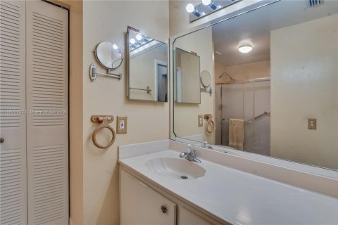 Купить виллу или дом в Тамарак, Флорида 2 спальни, 111.67м2, № 1946737 - фото 27