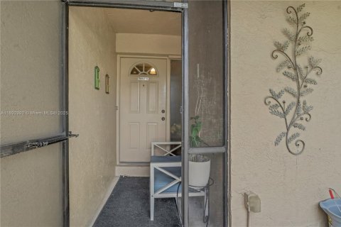 Купить виллу или дом в Тамарак, Флорида 2 спальни, 111.67м2, № 1946737 - фото 6