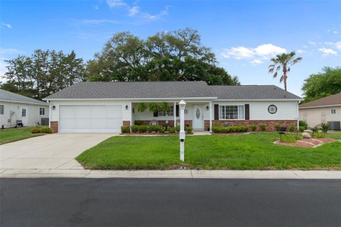 House in Dunnellon, Florida 2 bedrooms, 156.54 sq.m. № 2093321