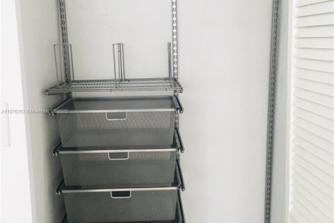 Condo in Miami, Florida, 1 bedroom  № 1927128 - photo 19