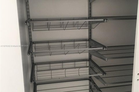 Condo in Miami, Florida, 1 bedroom  № 1927128 - photo 11