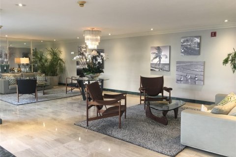 Condo in Miami, Florida, 1 bedroom  № 1927128 - photo 7