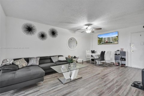 Купить кондоминиум в Майами, Флорида 1 спальня, 65.96м2, № 1949222 - фото 27