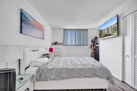 Купить кондоминиум в Майами, Флорида 1 спальня, 65.96м2, № 1949222 - фото 18