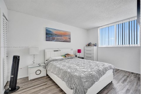 Купить кондоминиум в Майами, Флорида 1 спальня, 65.96м2, № 1949222 - фото 19