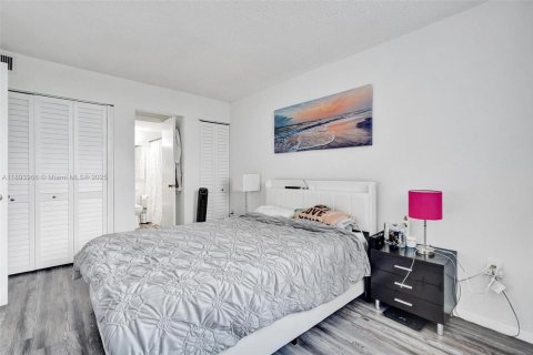 Купить кондоминиум в Майами, Флорида 1 спальня, 65.96м2, № 1949222 - фото 21