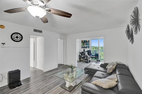 Купить кондоминиум в Майами, Флорида 1 спальня, 65.96м2, № 1949222 - фото 25