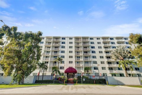 Купить кондоминиум в Майами, Флорида 1 спальня, 65.96м2, № 1949222 - фото 1