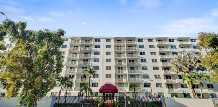 Кондоминиум с 1 спальней в Майами, Флорида № 1949222