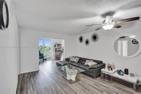 Купить кондоминиум в Майами, Флорида 1 спальня, 65.96м2, № 1949222 - фото 23