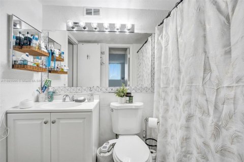 Купить кондоминиум в Майами, Флорида 1 спальня, 65.96м2, № 1949222 - фото 30