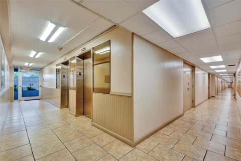 Купить кондоминиум в Майами, Флорида 1 спальня, 65.96м2, № 1949222 - фото 8