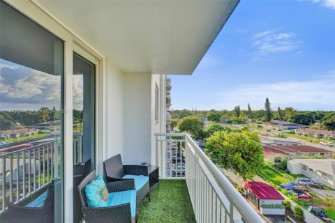 Купить кондоминиум в Майами, Флорида 1 спальня, 65.96м2, № 1949222 - фото 9