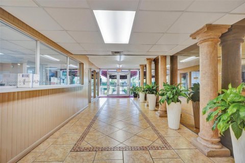 Купить кондоминиум в Майами, Флорида 1 спальня, 65.96м2, № 1949222 - фото 7