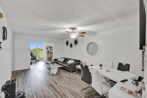 Купить кондоминиум в Майами, Флорида 1 спальня, 65.96м2, № 1949222 - фото 4