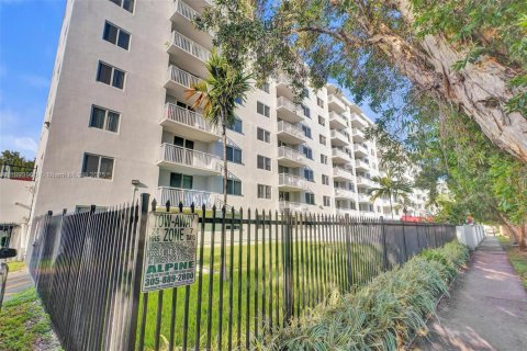 Купить кондоминиум в Майами, Флорида 1 спальня, 65.96м2, № 1949222 - фото 2