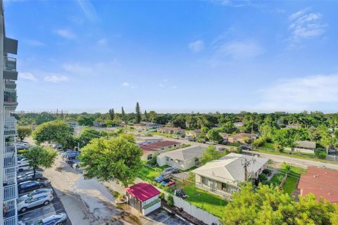 Купить кондоминиум в Майами, Флорида 1 спальня, 65.96м2, № 1949222 - фото 11