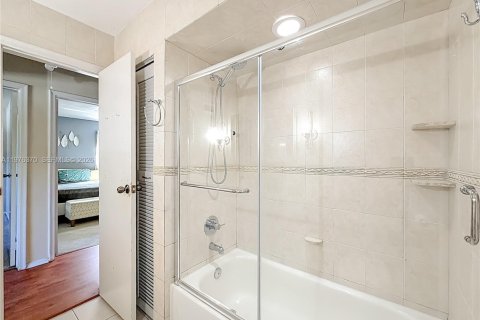 House in Miramar, Florida 4 bedrooms, 216.93 sq.m. № 2040483 - photo 25