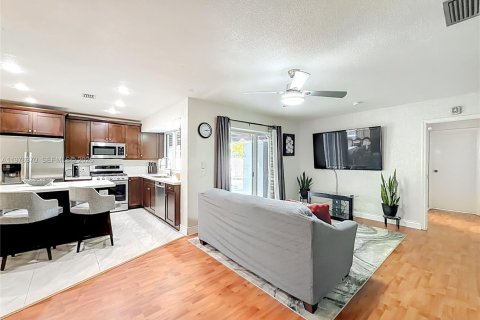 House in Miramar, Florida 4 bedrooms, 216.93 sq.m. № 2040483 - photo 16