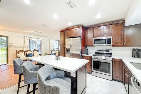 House in Miramar, Florida 4 bedrooms, 216.93 sq.m. № 2040483 - photo 4