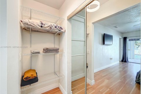 House in Miramar, Florida 4 bedrooms, 216.93 sq.m. № 2040483 - photo 12