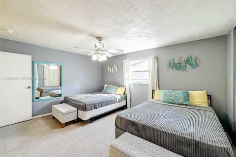 House in Miramar, Florida 4 bedrooms, 216.93 sq.m. № 2040483 - photo 23