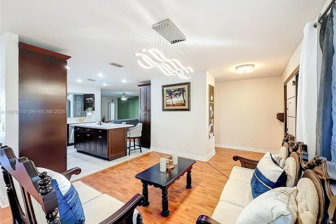 House in Miramar, Florida 4 bedrooms, 216.93 sq.m. № 2040483 - photo 7