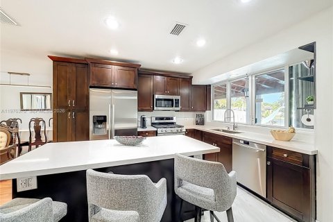 House in Miramar, Florida 4 bedrooms, 216.93 sq.m. № 2040483 - photo 5