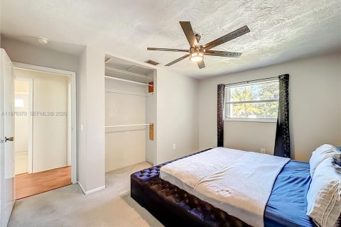 House in Miramar, Florida 4 bedrooms, 216.93 sq.m. № 2040483 - photo 20