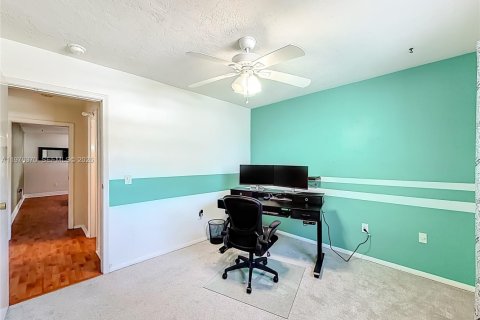 House in Miramar, Florida 4 bedrooms, 216.93 sq.m. № 2040483 - photo 21