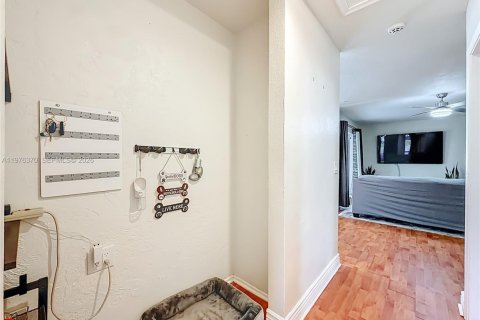 House in Miramar, Florida 4 bedrooms, 216.93 sq.m. № 2040483 - photo 18