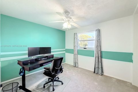 House in Miramar, Florida 4 bedrooms, 216.93 sq.m. № 2040483 - photo 22