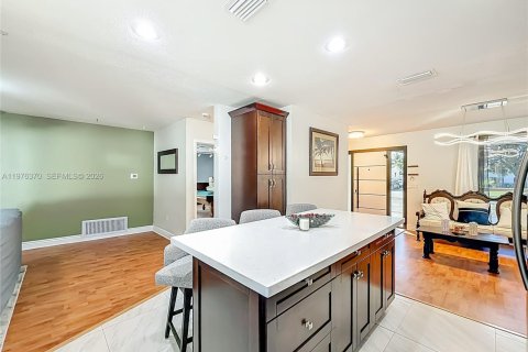 House in Miramar, Florida 4 bedrooms, 216.93 sq.m. № 2040483 - photo 14