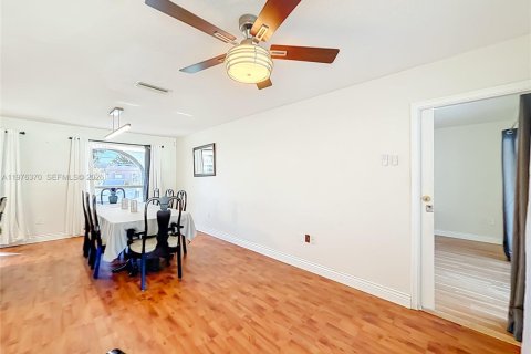 House in Miramar, Florida 4 bedrooms, 216.93 sq.m. № 2040483 - photo 9